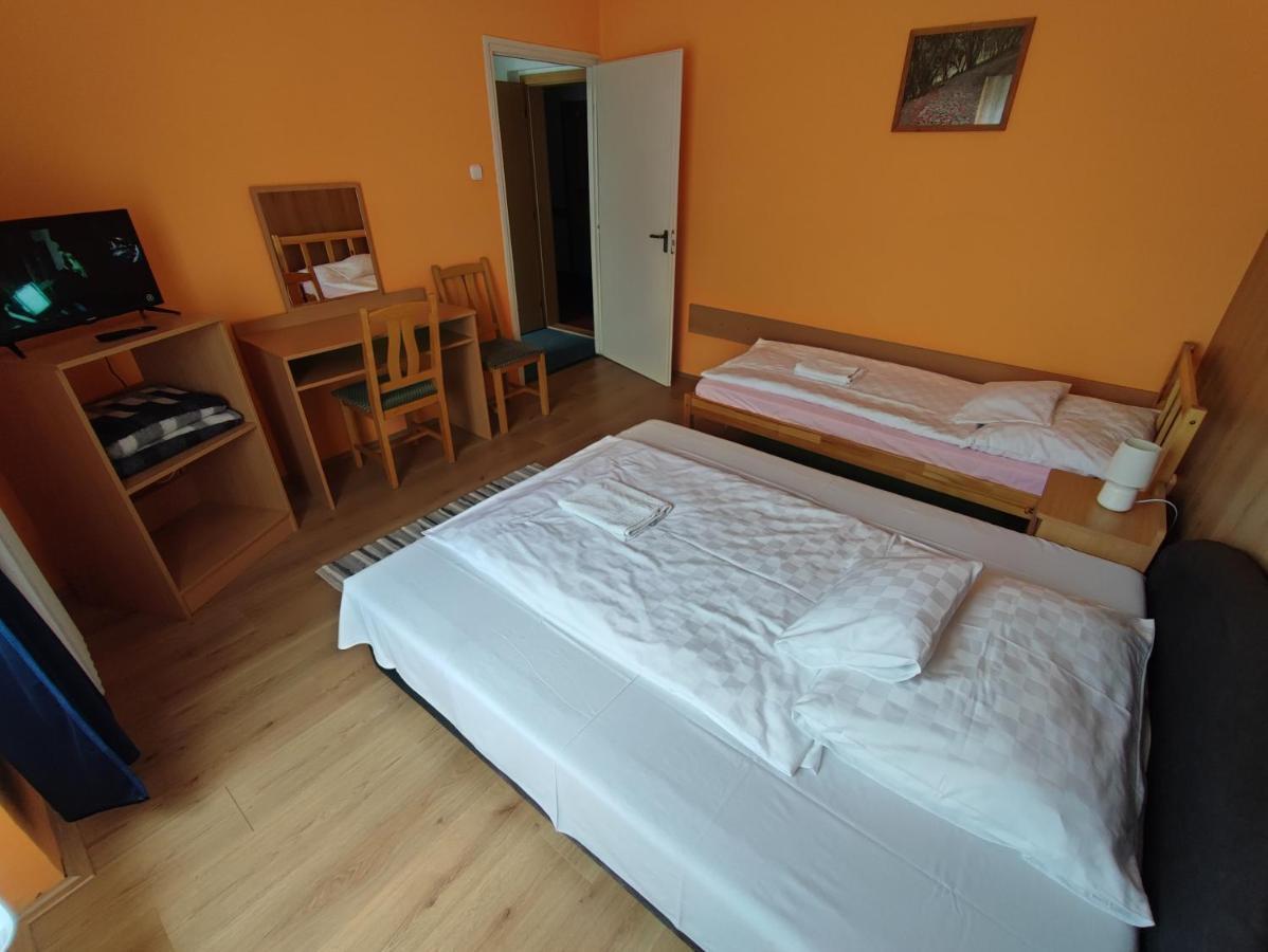 Hotel Beke Sziget Komlo Exterior photo