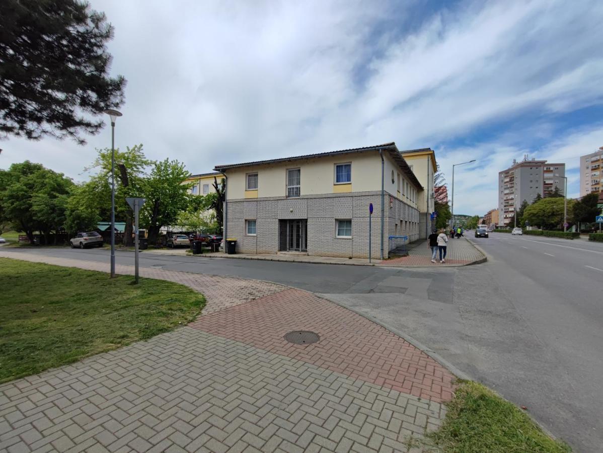 Hotel Beke Sziget Komlo Exterior photo